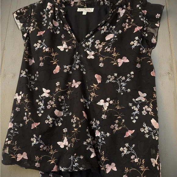 Blousology butterfly print top with stretch elastic bottom - Picture 1 of 3